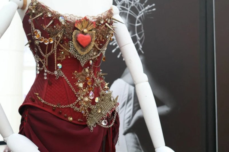 La casa Pierre Cardin presenta una colección vintage en Morelia en el marco del 35 aniversario del Instituto Dicormo