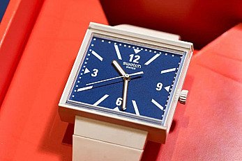 Swatch lanza un reloj que critica los aranceles del 39 % impuestos por Trump a Suiza