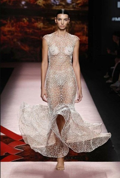 Isabel Sanchís rinde homenaje a la cultura japonesa en la MBFWMadrid