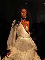 Vero Díaz presenta Salmare en México Fashion Show International Madrid