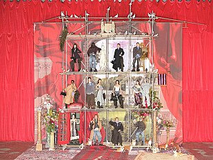 H&M recluta a Glenn Martens para una colección ingeniosa con reminiscencias británicas