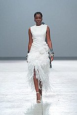 Alfredo Martínez explora la dualidad contemporánea ante un lleno total en Volvo Fashion Week México