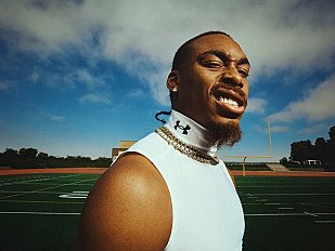 Under Armour recorta sus previsiones anuales y anuncia un relevo en la dirección financiera