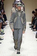 Emporio Armani presentará de forma conjunta sus colecciones para mujer y hombre del próximo otoño