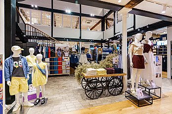 Fast Retailing mejora sus previsiones gracias a la demanda mundial y su beneficio crece casi un 30 %